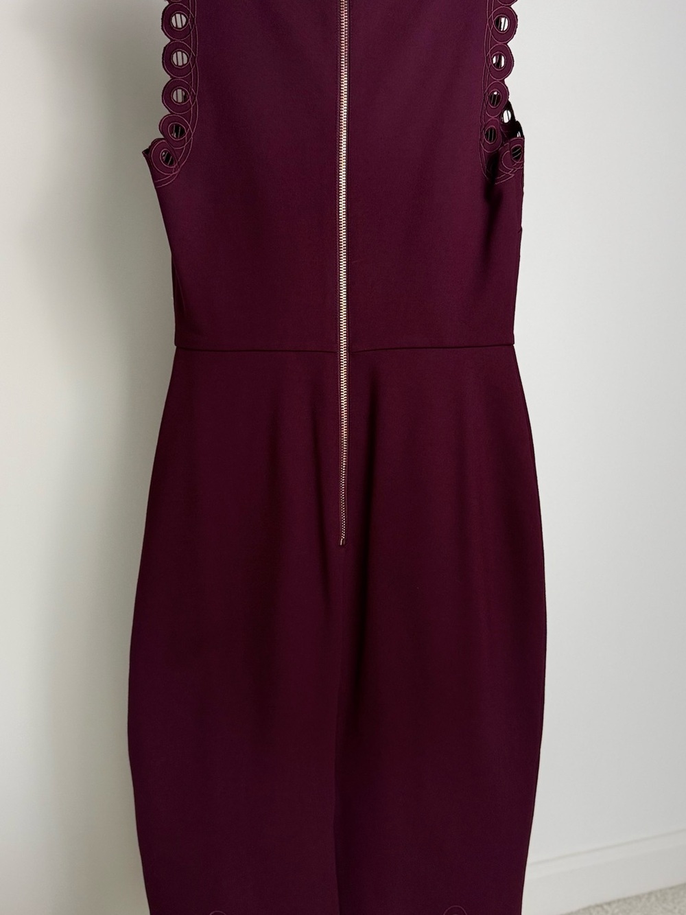 TED BAKER Burgundy Cutout Lace Sheath Dress Sz 1 / US 4 - Picture 7 of 14